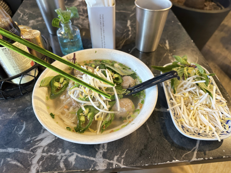 Ruam Mit Restaurant St Paul Pho