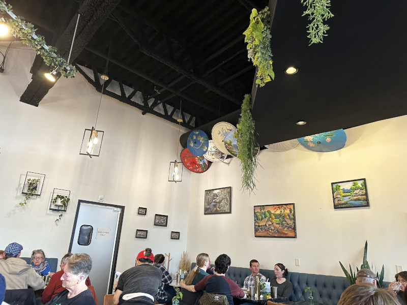 Ruam Mit Restaurant St Paul Inside Corner